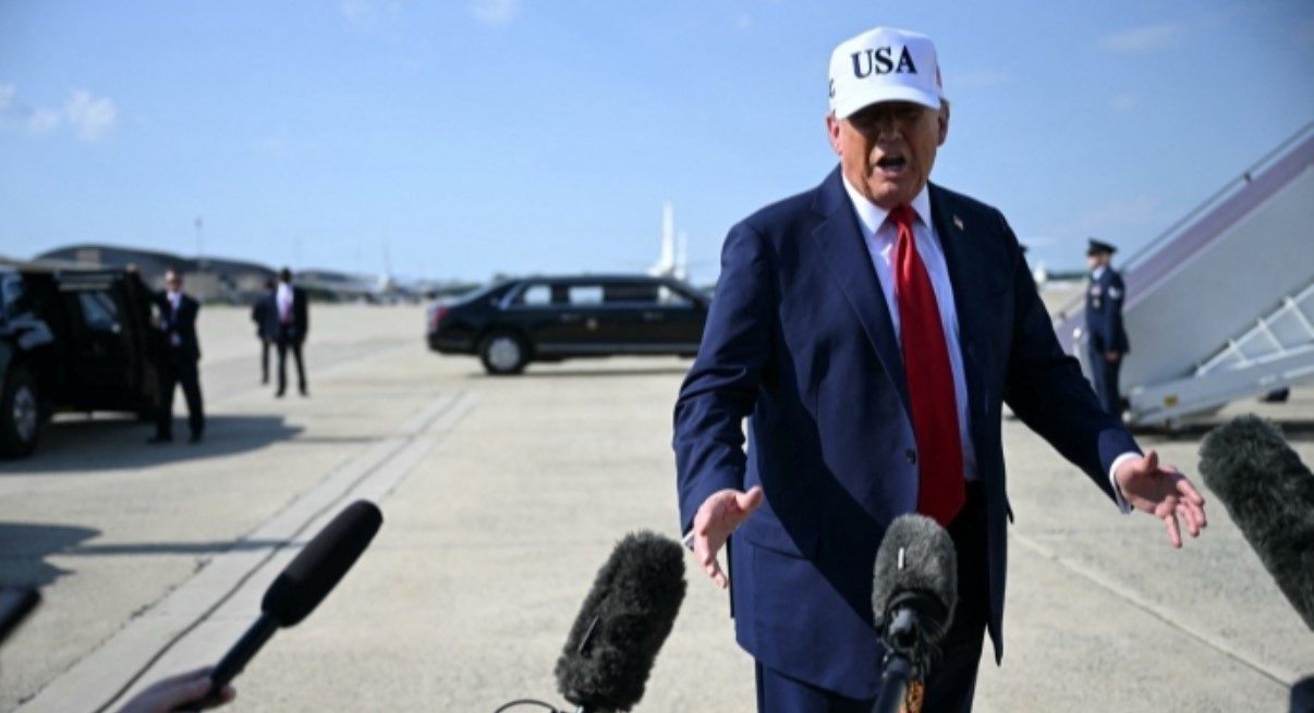 Трамп вліз у внутрішні справи Великої Британії та висловився про Ірландію Трамп вліз у внутрішні справи Великої Британії та висловився про Ірландію